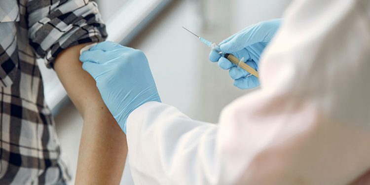 La tercera dosis avanza en Andalucía: ya para mayores de 18 años 1 Las citas para la vacunación de los menores entre cinco y once años comienzan este lunes