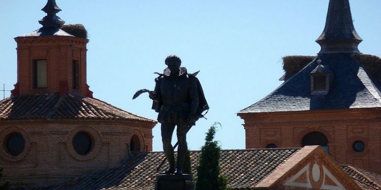 El Archivo Histórico Provincial de Jaén expone el paso de Cervantes por la provincia 1 Estatua de Miguel de Cervantes