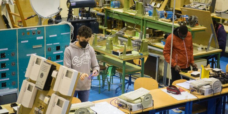 El paro sigue bajando en Andalucía pese a los malos augurios sobre la reforma laboral que lanzaba la derecha 1 oferta formacion profesional andalucia