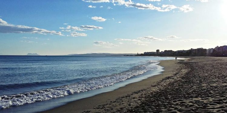 Andalucía amplía su red de espacios sin humo a 52 playas y 67 piscinas adheridas 1 Andalucía amplía su red de espacios sin humo a 52 playas y 67 piscinas adheridas